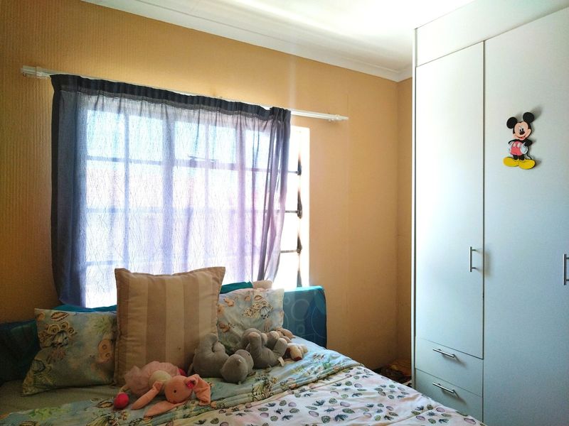 Townhouse For Sale In Rustenburg - Photo 10