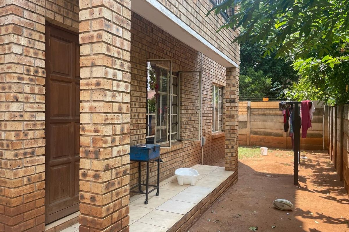 Apartment For Sale In Rustenburg - Photo 3