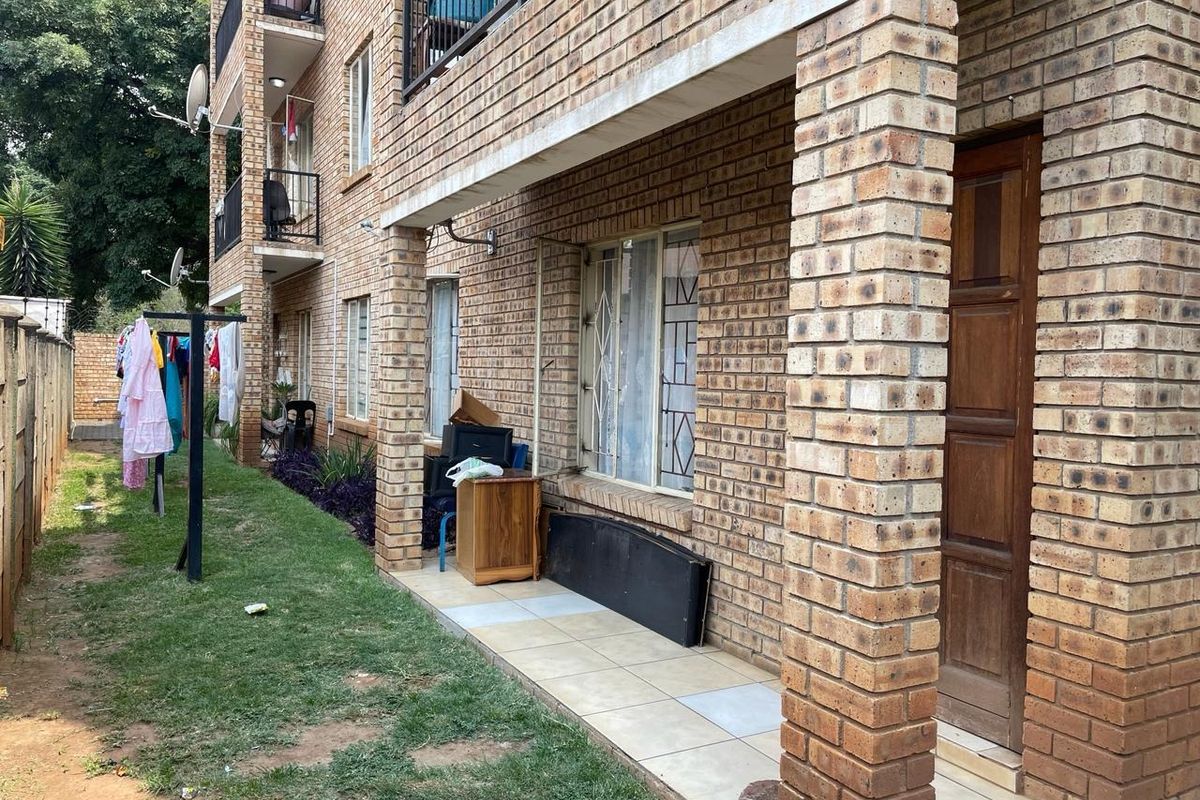 Apartment For Sale In Rustenburg - Photo 2