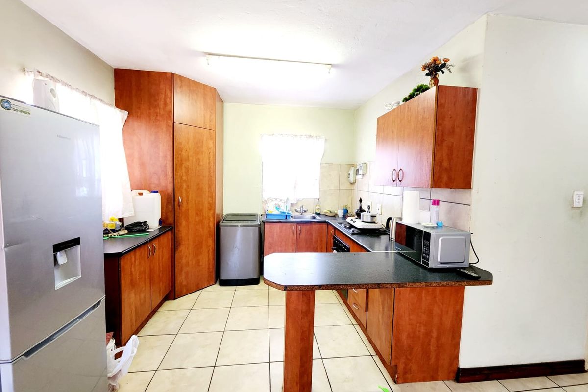 Apartment For Sale In Rustenburg - Photo 4