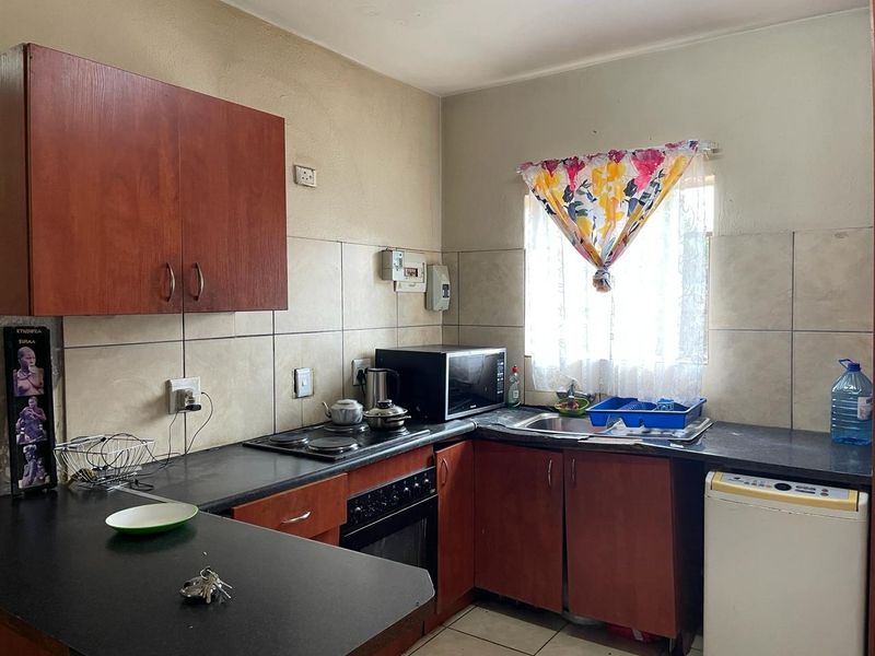 Apartment For Sale In Rustenburg - Photo 5