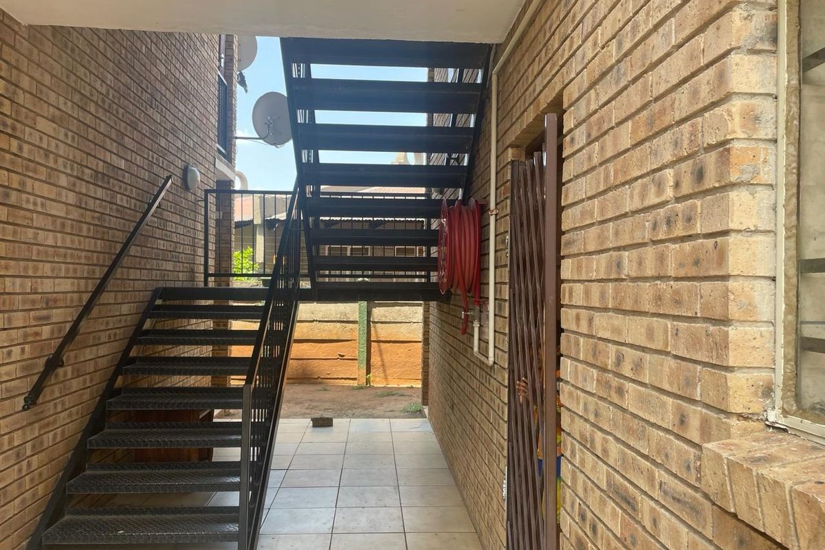 Apartment For Sale In Rustenburg - Photo 4