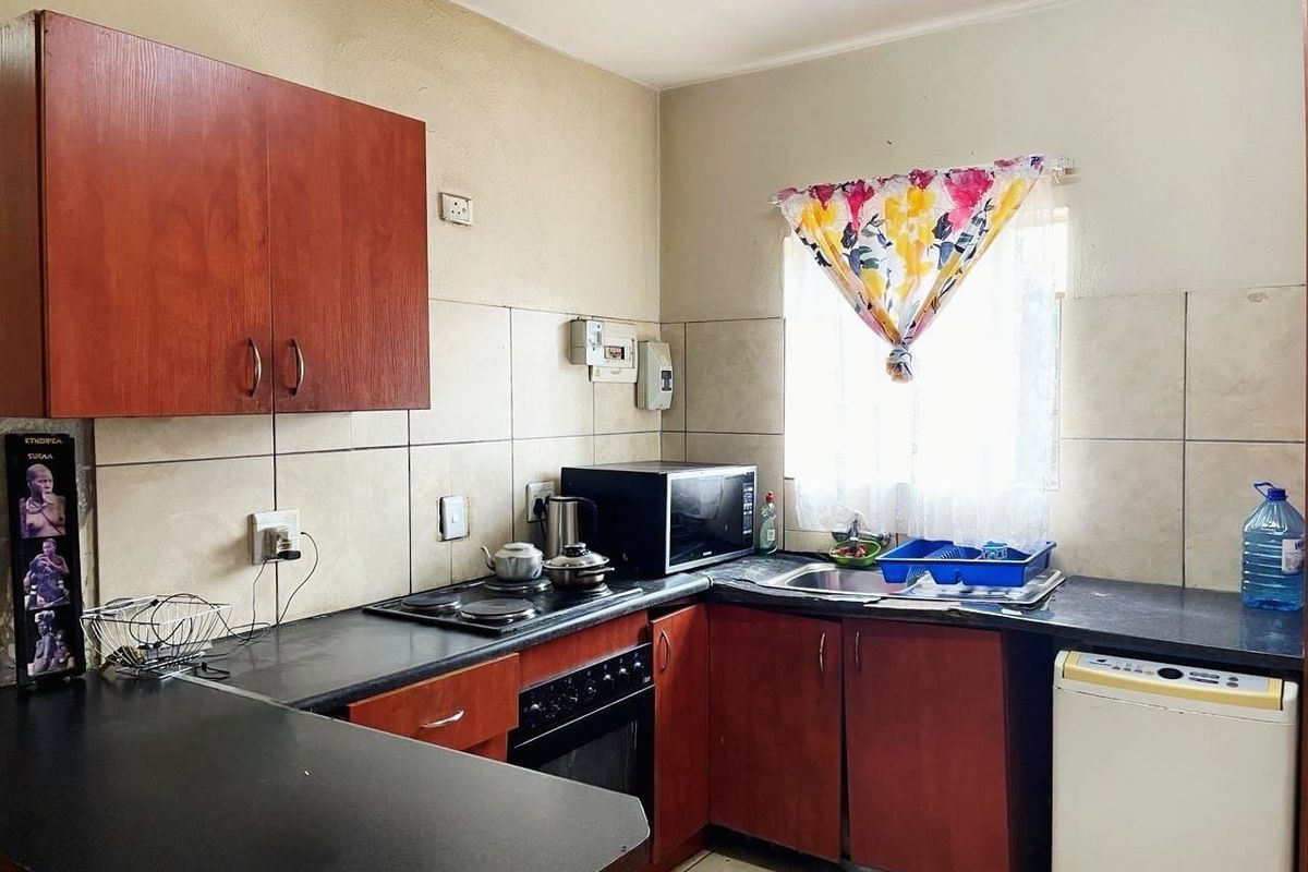 Apartment For Sale In Rustenburg - Photo 3