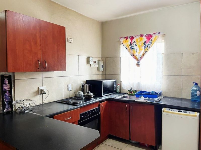 Apartment For Sale In Rustenburg - Photo 3