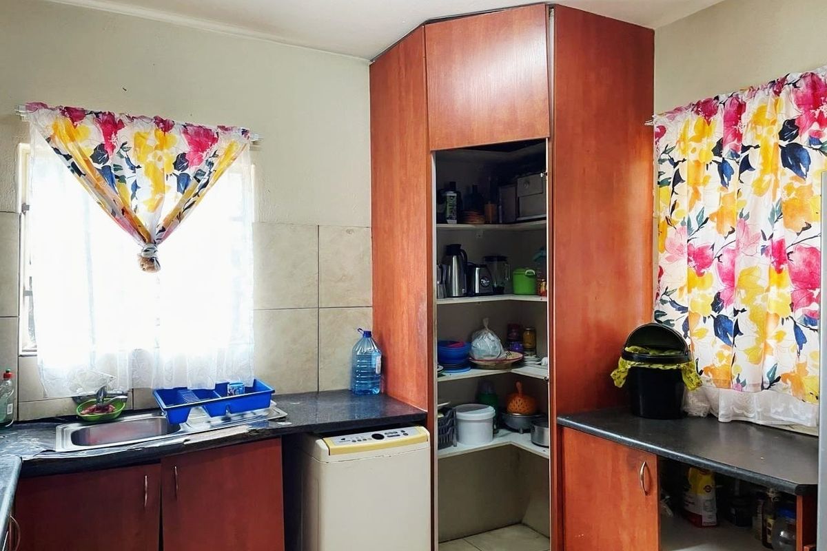 Apartment For Sale In Rustenburg - Photo 4