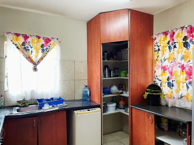 Apartment For Sale In Rustenburg - Photo 4