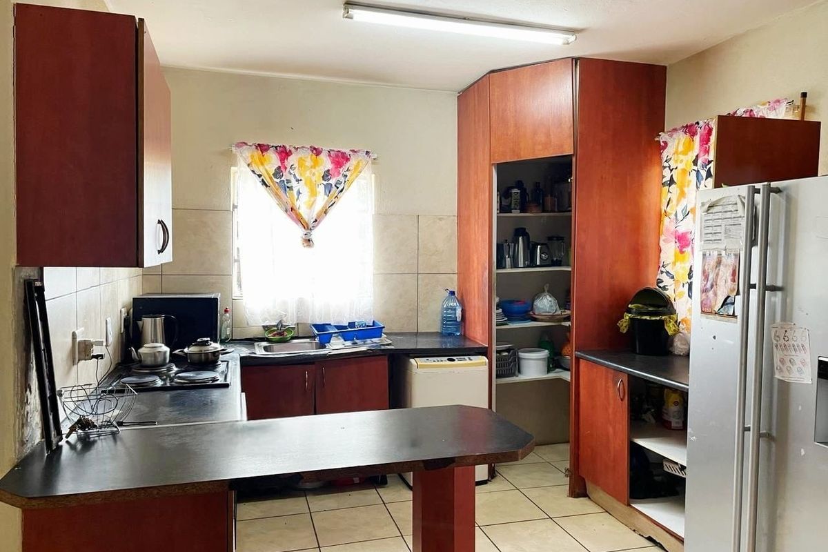 Apartment For Sale In Rustenburg - Photo 5
