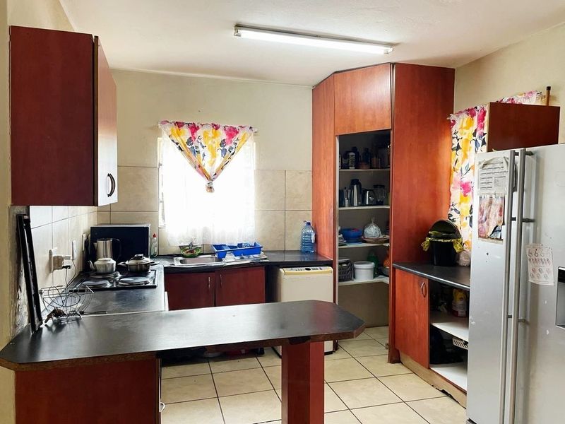 Apartment For Sale In Rustenburg - Photo 5