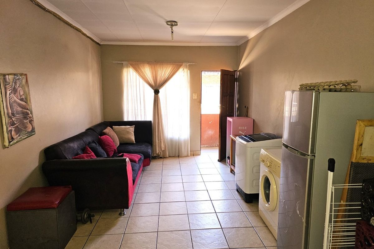 Apartment For Sale In Rustenburg - Photo 3