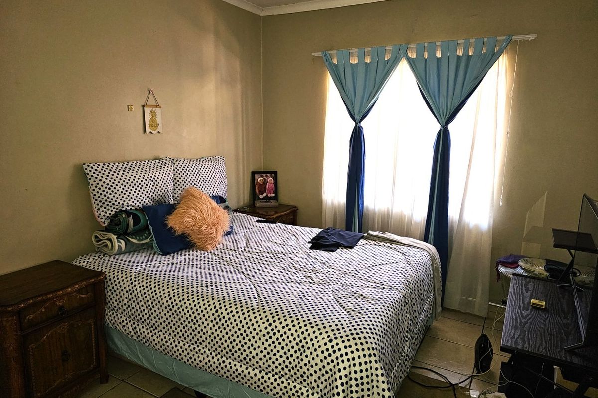 Apartment For Sale In Rustenburg - Photo 4