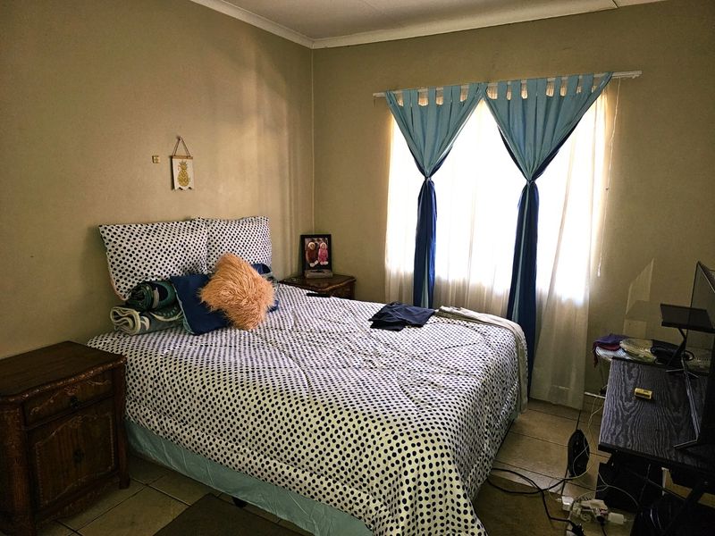 Apartment For Sale In Rustenburg - Photo 4