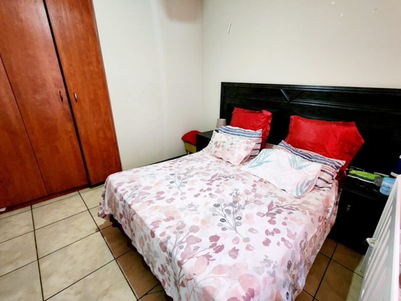Apartment For Sale In Rustenburg - Photo 8