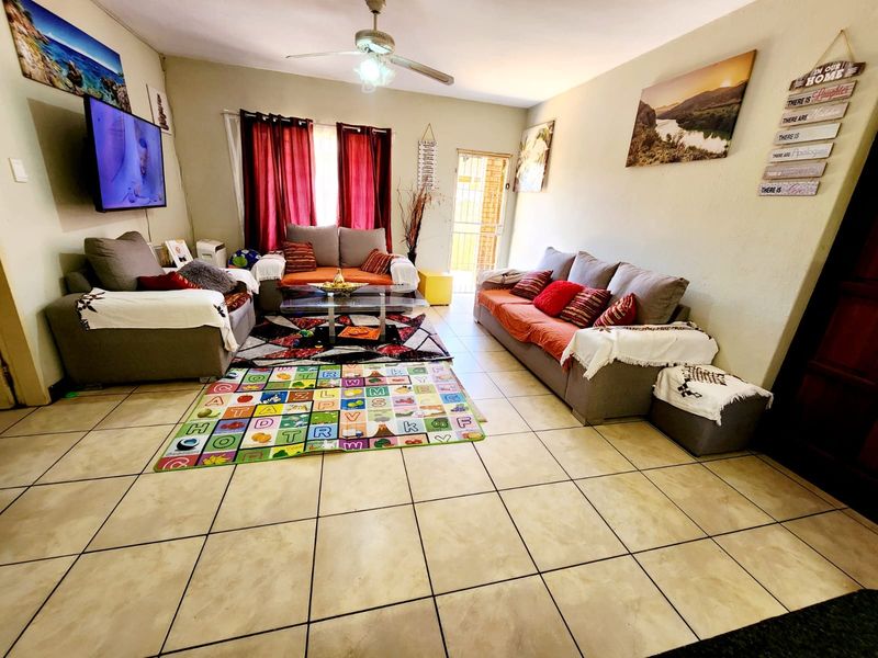 Apartment For Sale In Rustenburg - Photo 5