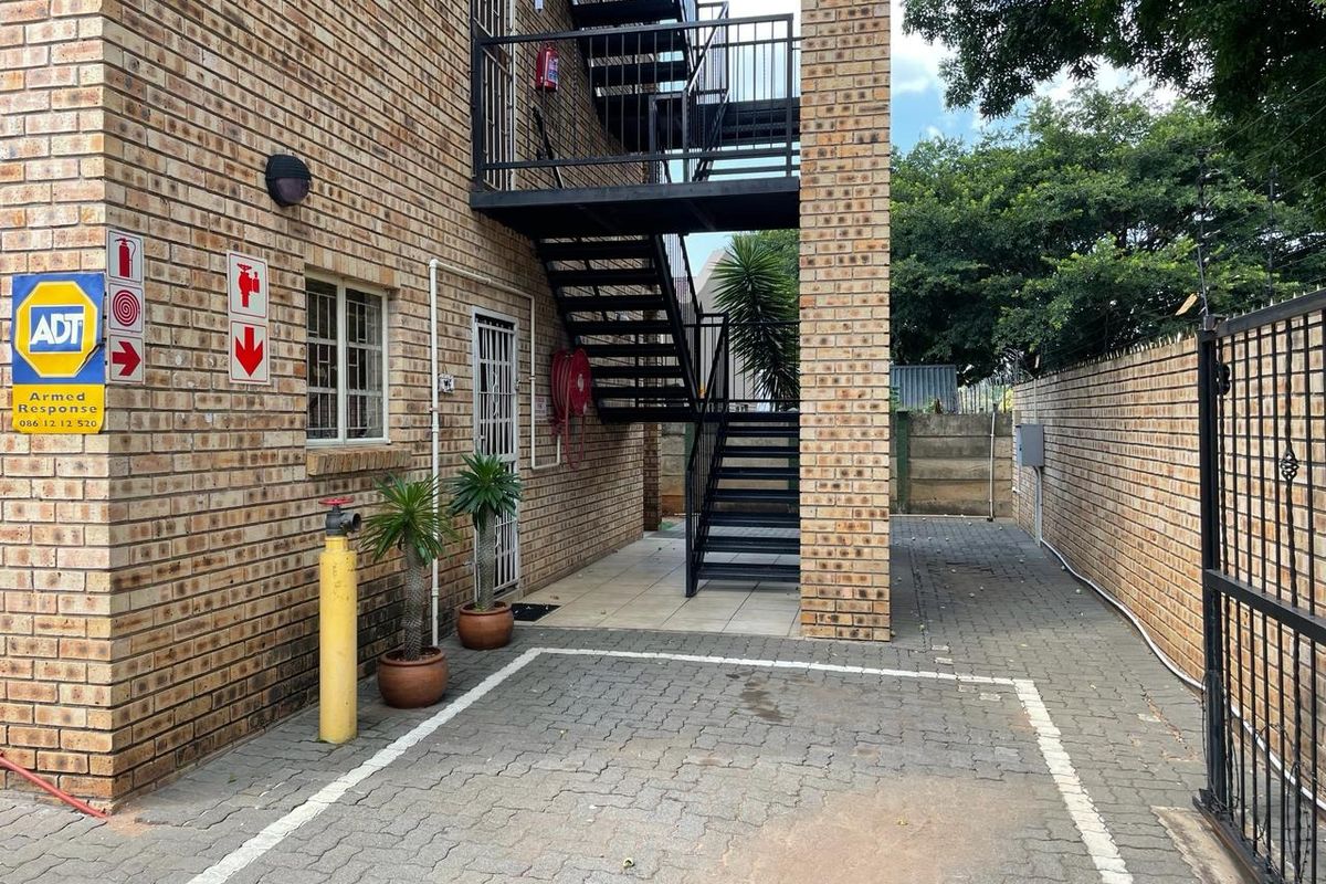Apartment For Sale In Rustenburg - Photo 2