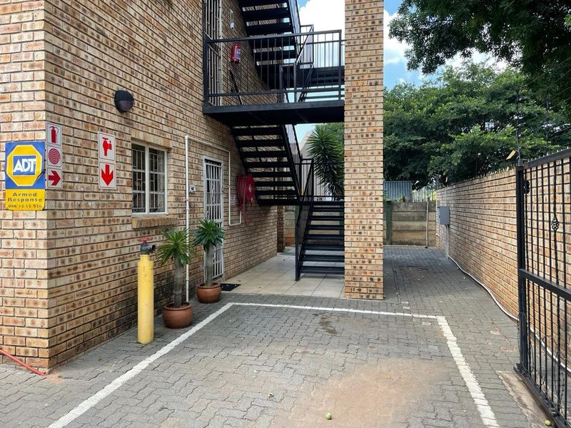 Apartment For Sale In Rustenburg - Photo 2
