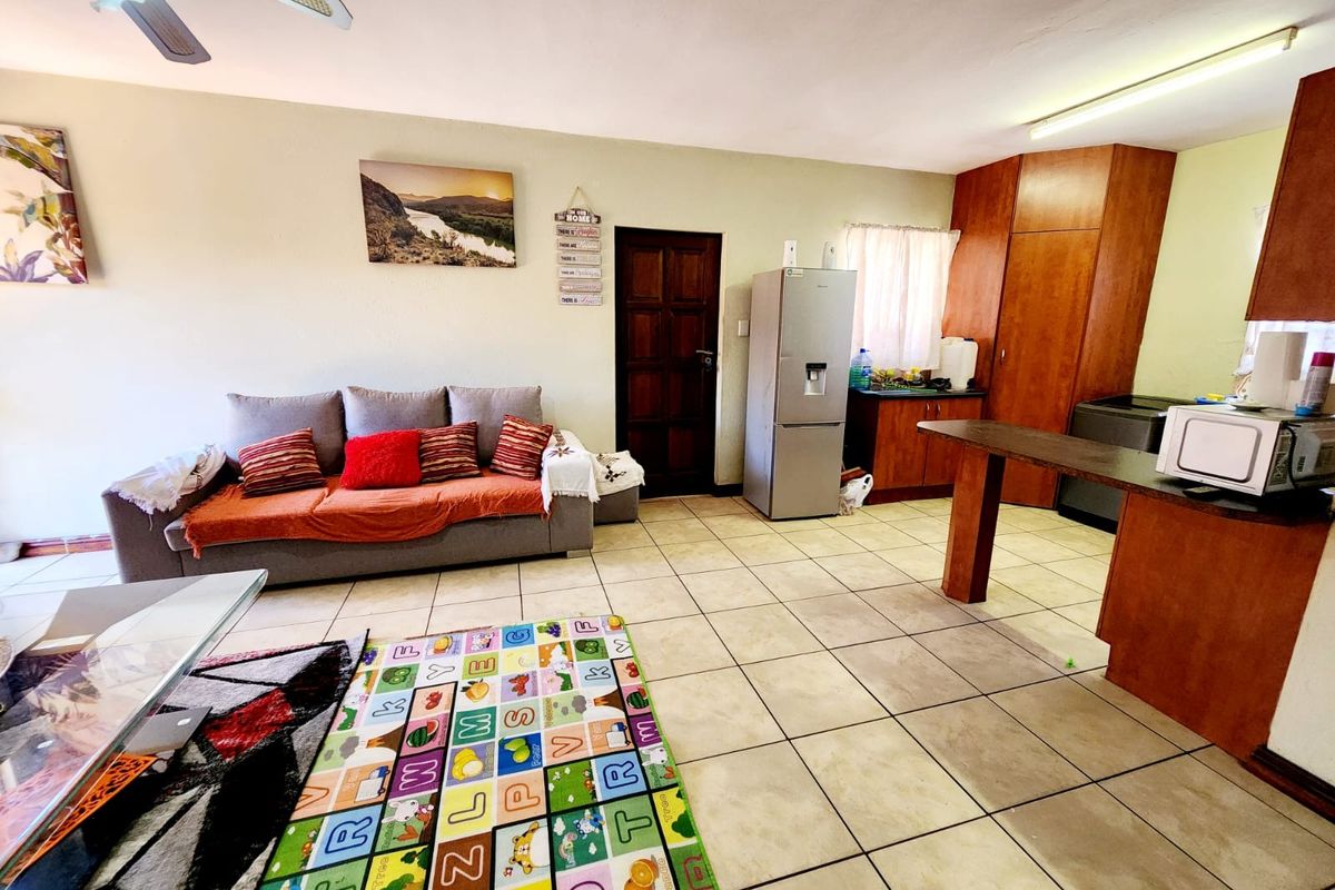 Apartment For Sale In Rustenburg - Photo 4