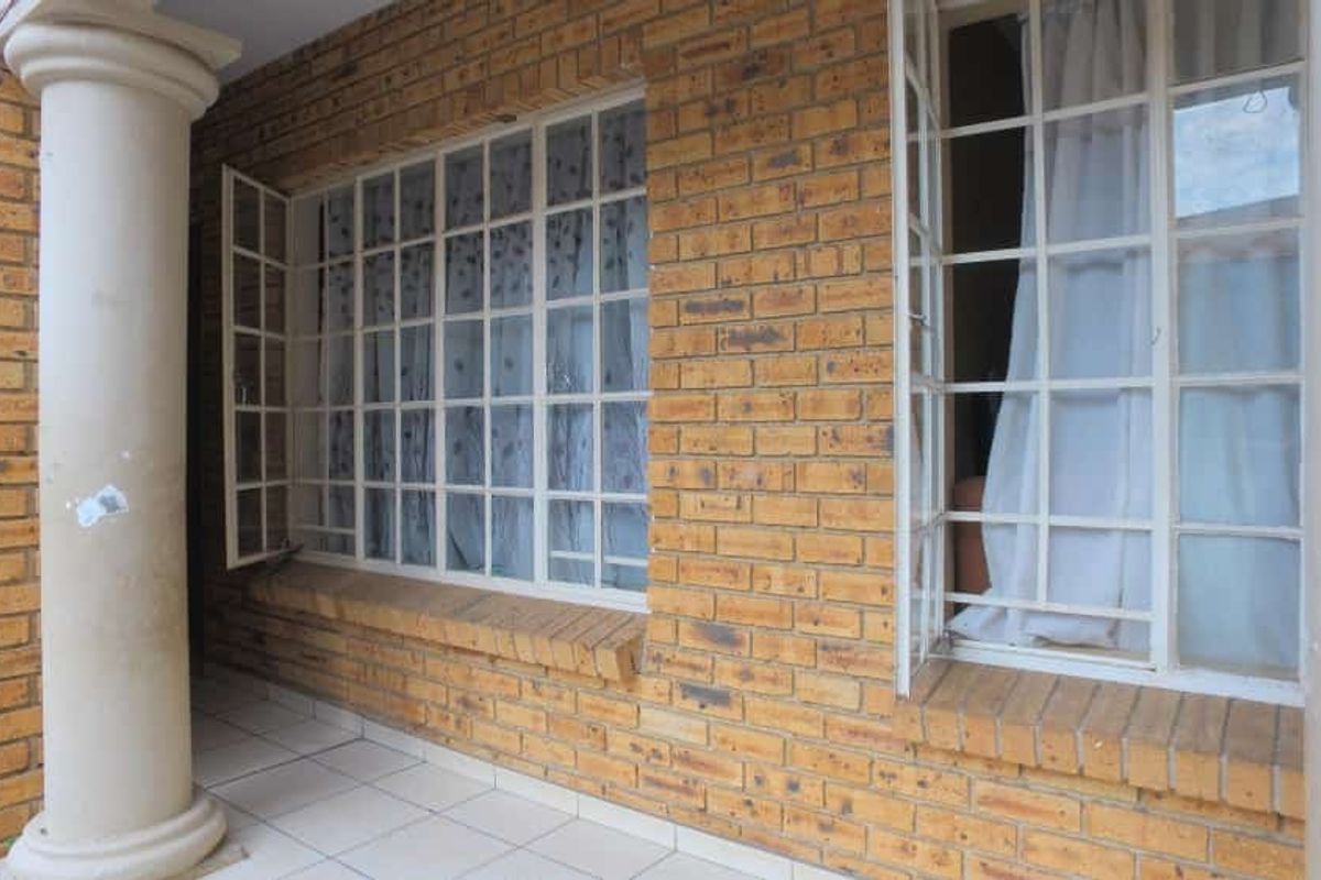 Apartment For Sale In Rustenburg - Photo 4