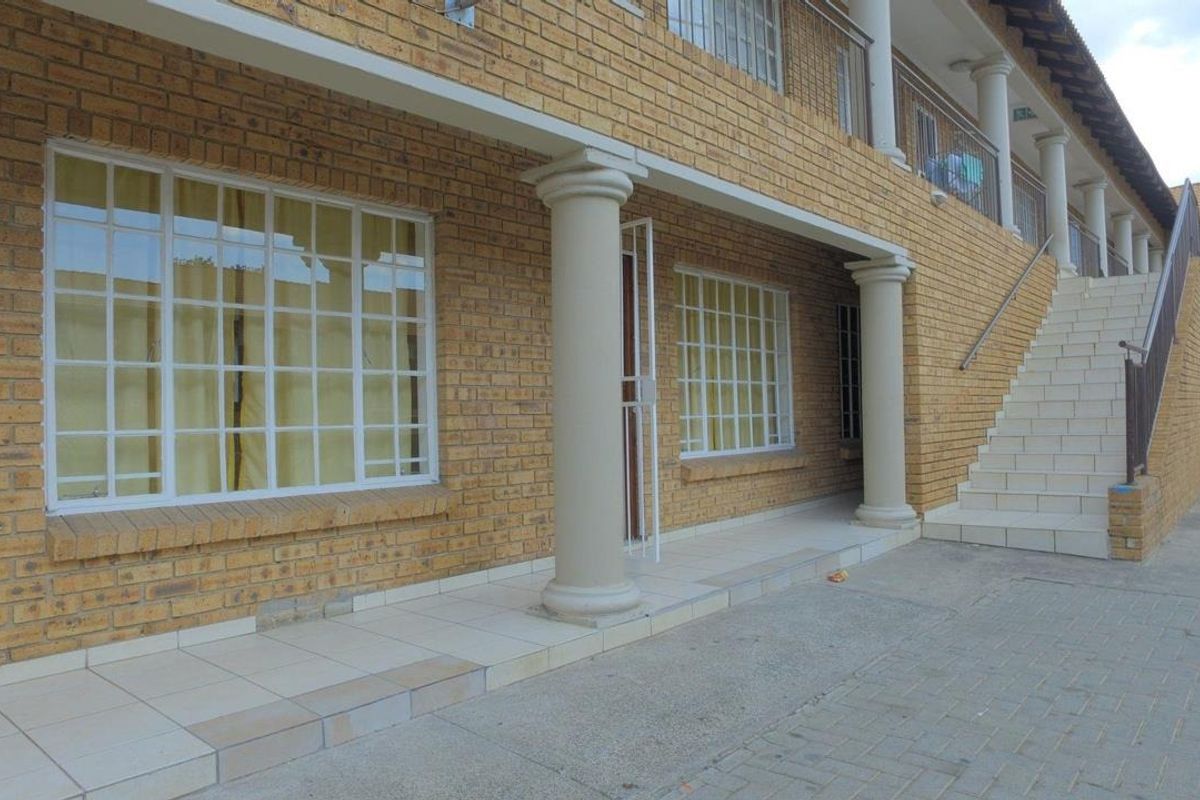 Apartment For Sale In Rustenburg - Photo 3