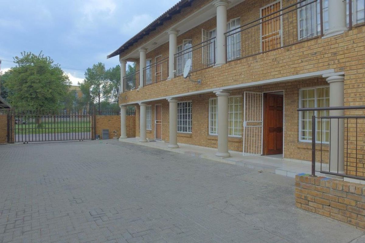 Apartment For Sale In Rustenburg - Photo 2