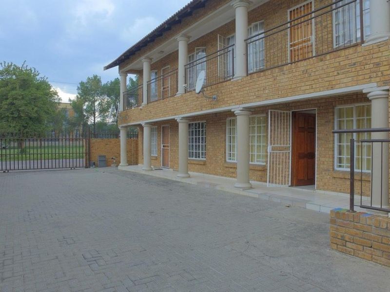 Apartment For Sale In Rustenburg - Photo 2