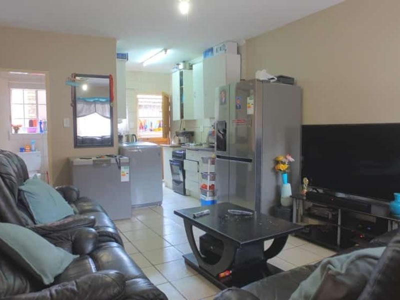 Apartment For Sale In Rustenburg - Photo 6
