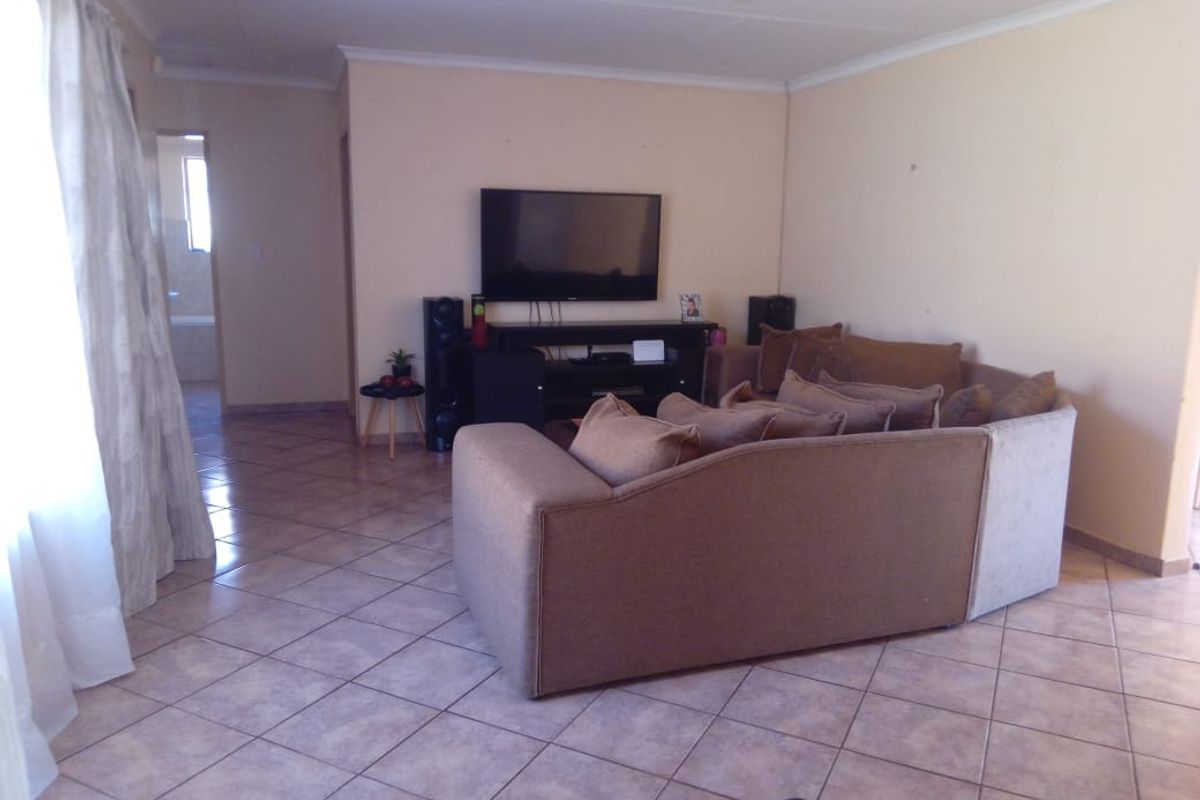 House For Sale In Northam - Photo 4