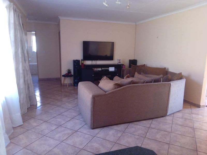 House For Sale In Northam - Photo 4