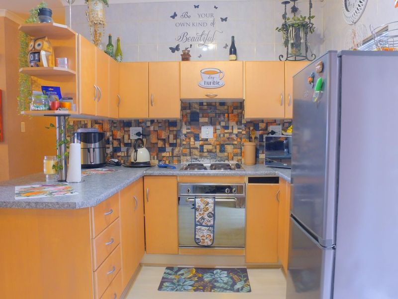 Townhouse For Sale In Rustenburg - Photo 9