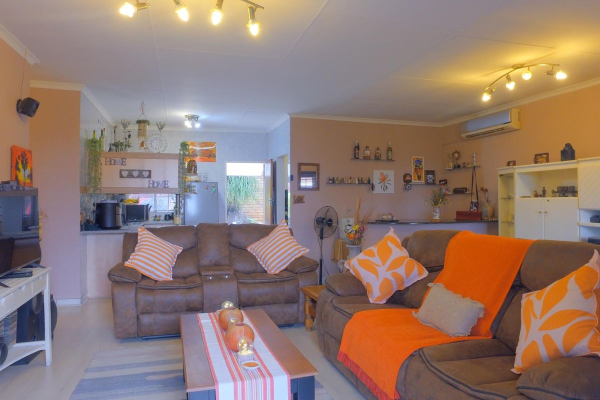 Townhouse For Sale In Rustenburg - Photo 4