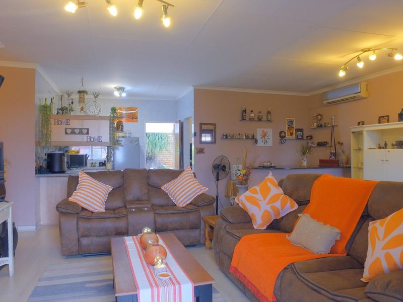 Townhouse For Sale In Rustenburg - Photo 4