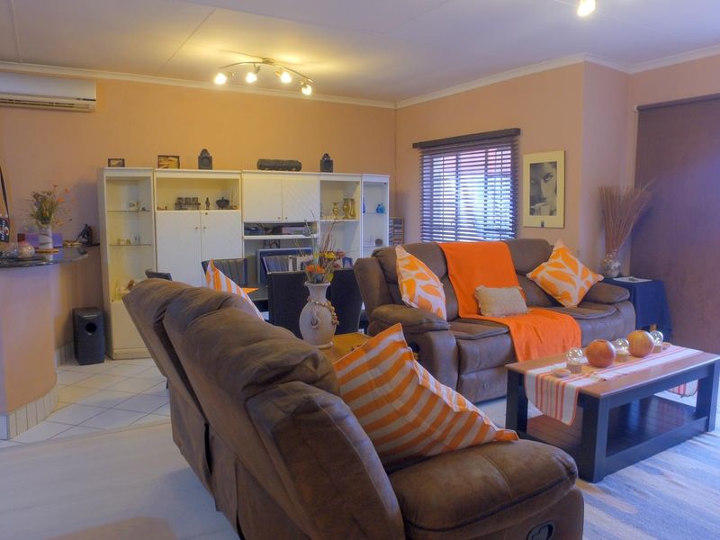 Townhouse For Sale In Rustenburg - Photo 6