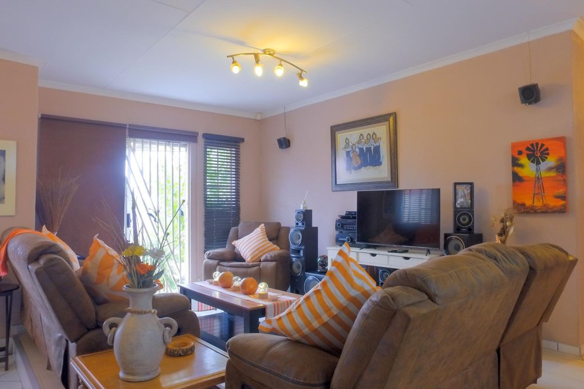 Townhouse For Sale In Rustenburg - Photo 5