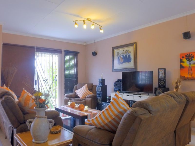Townhouse For Sale In Rustenburg - Photo 5