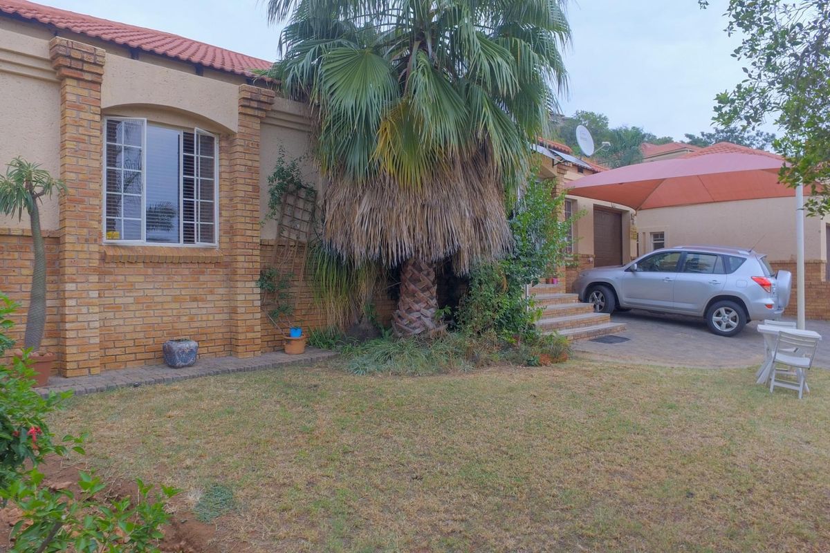 Townhouse For Sale In Rustenburg - Photo 2