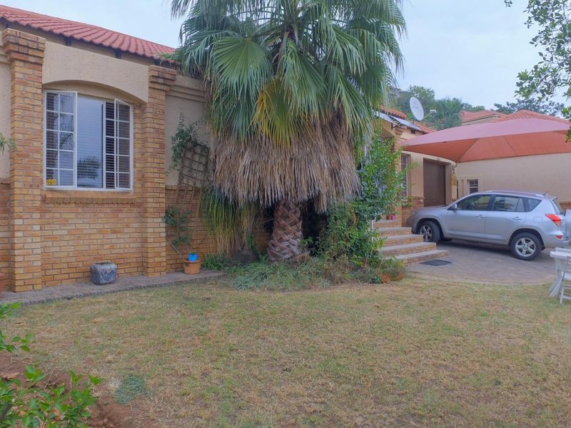 Townhouse For Sale In Rustenburg - Photo 2
