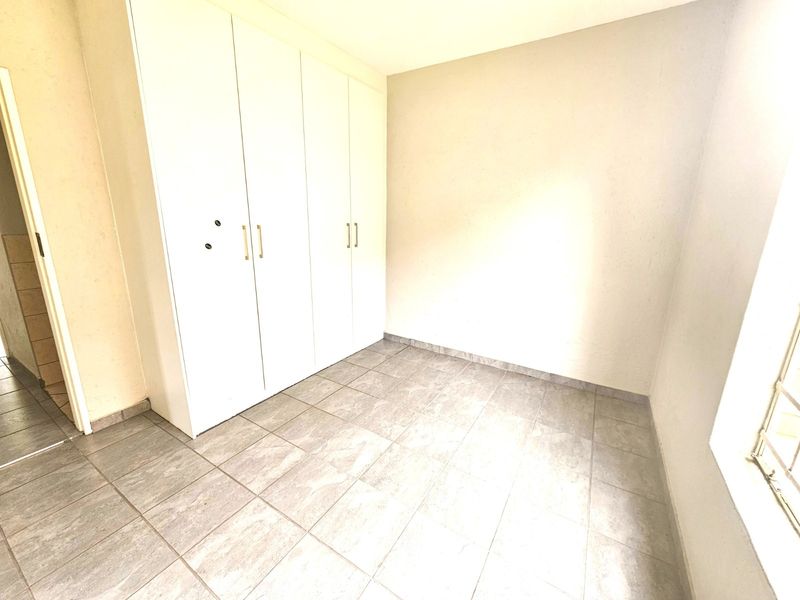 Apartment For Sale In Rustenburg - Photo 8