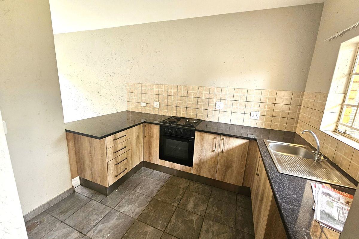 Apartment For Sale In Rustenburg - Photo 3