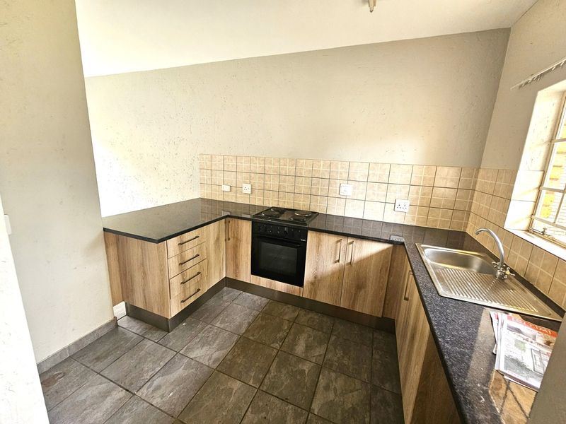 Apartment For Sale In Rustenburg - Photo 3