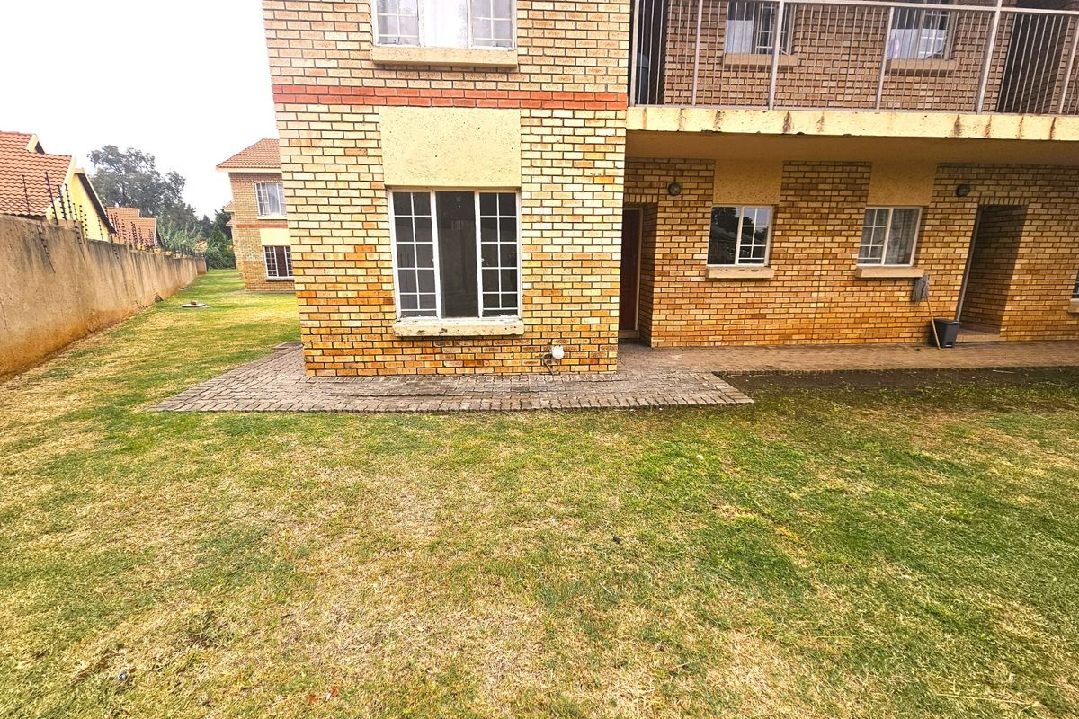 Apartment For Sale In Rustenburg - Photo 2