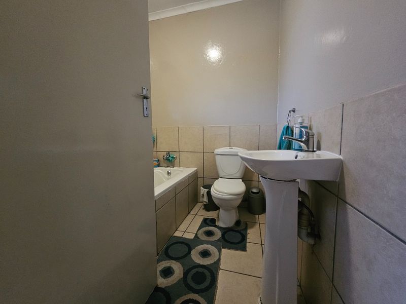 Apartment For Sale In Rustenburg - Photo 8