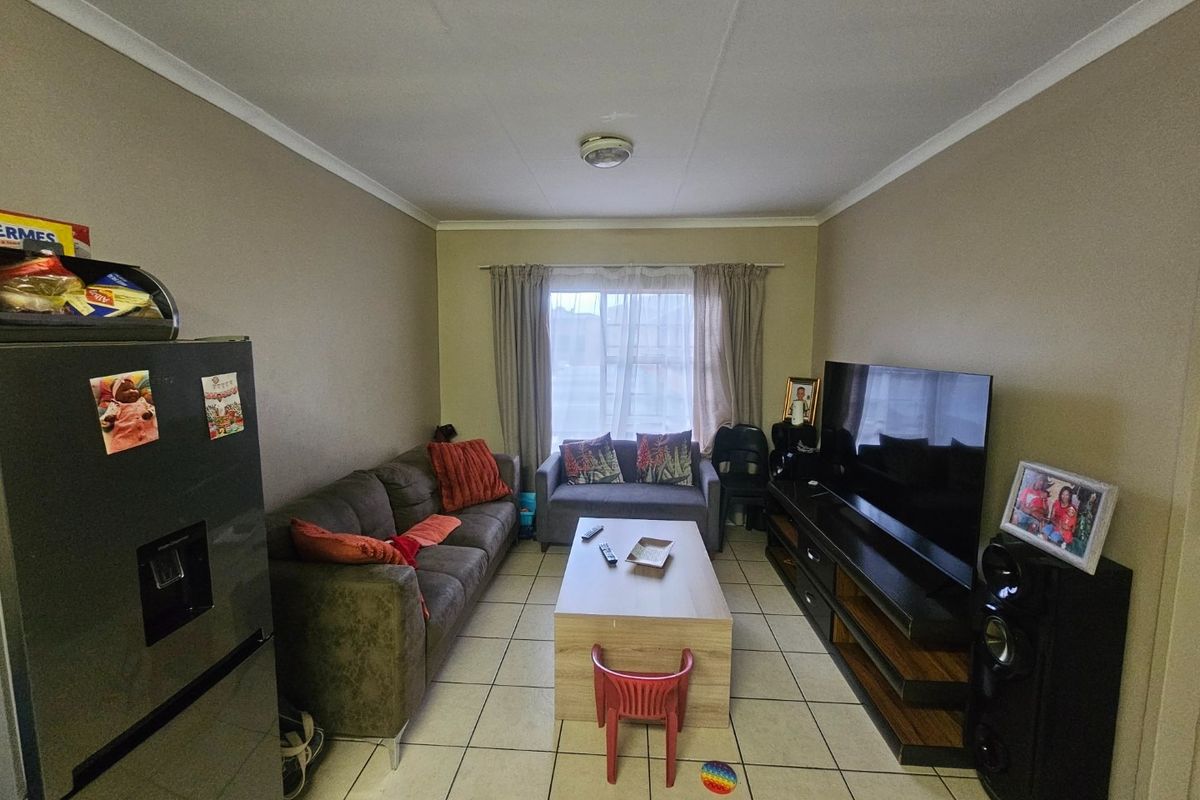 Apartment For Sale In Rustenburg - Photo 3