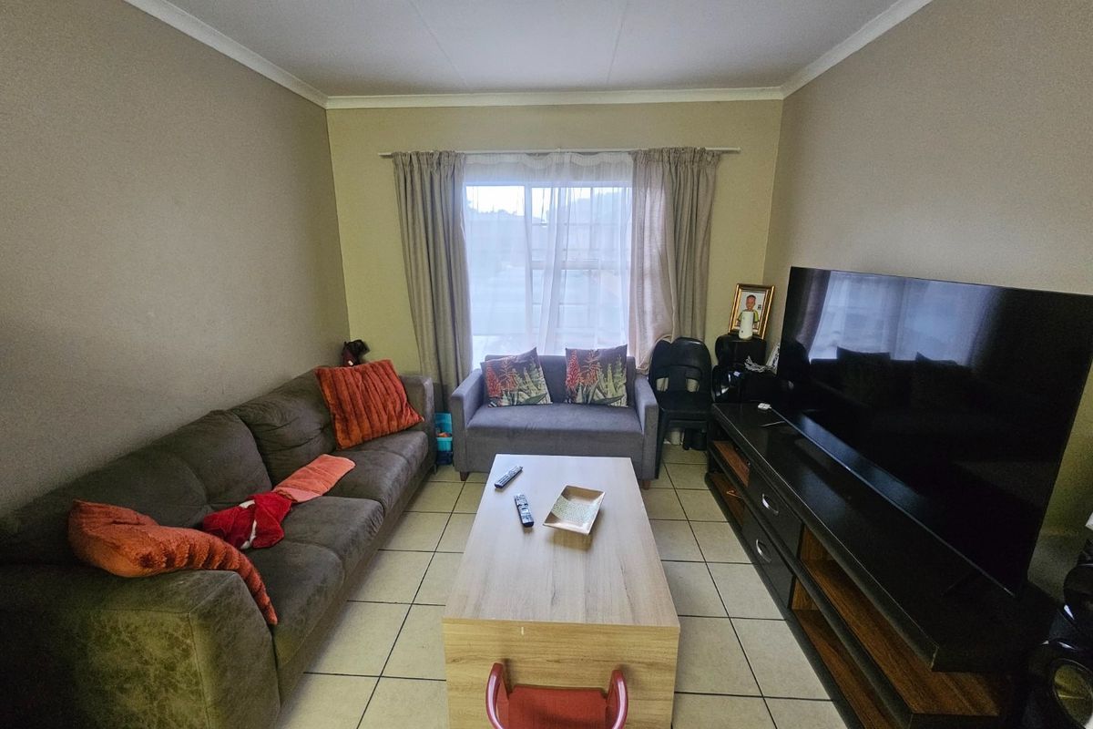 Apartment For Sale In Rustenburg - Photo 2