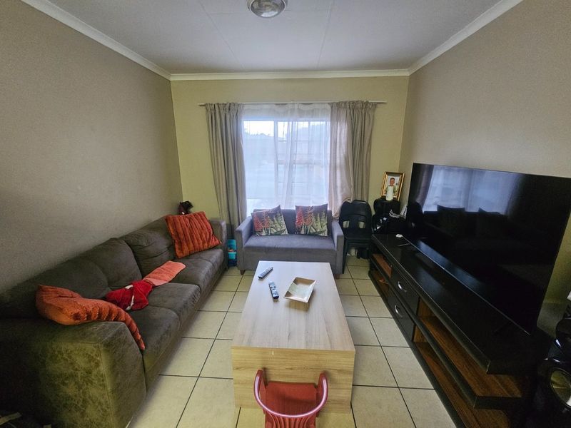 Apartment For Sale In Rustenburg - Photo 2