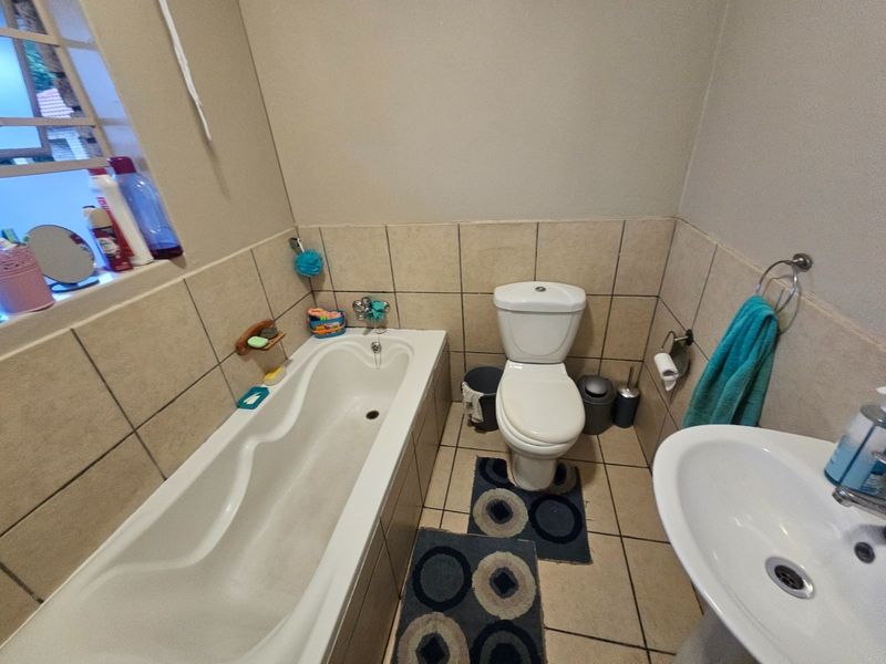 Apartment For Sale In Rustenburg - Photo 7