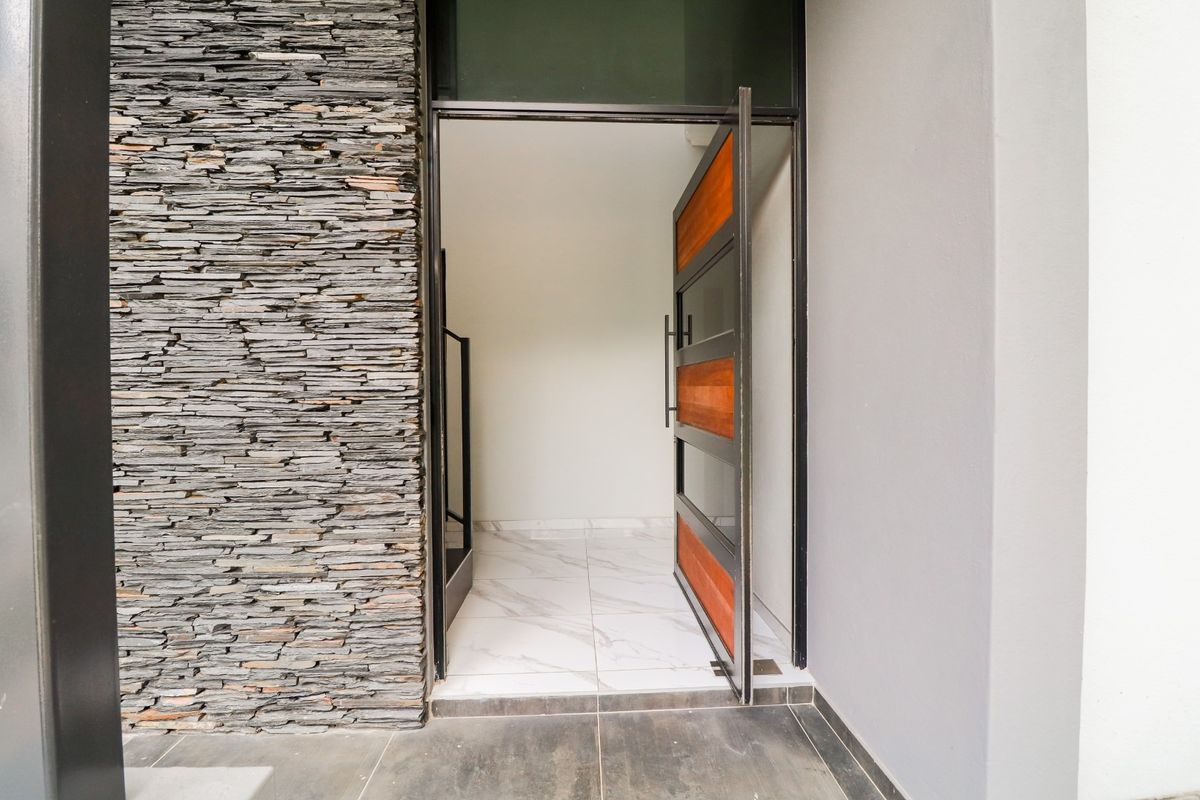 Luxurious 4-Bedroom Home in Brigadoon Estate - Photo 4