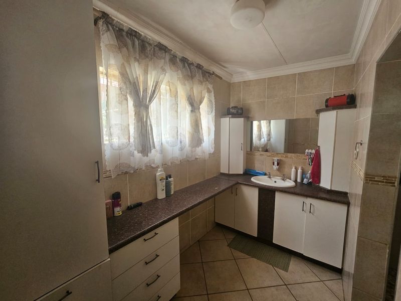 House For Sale In Rustenburg - Photo 8