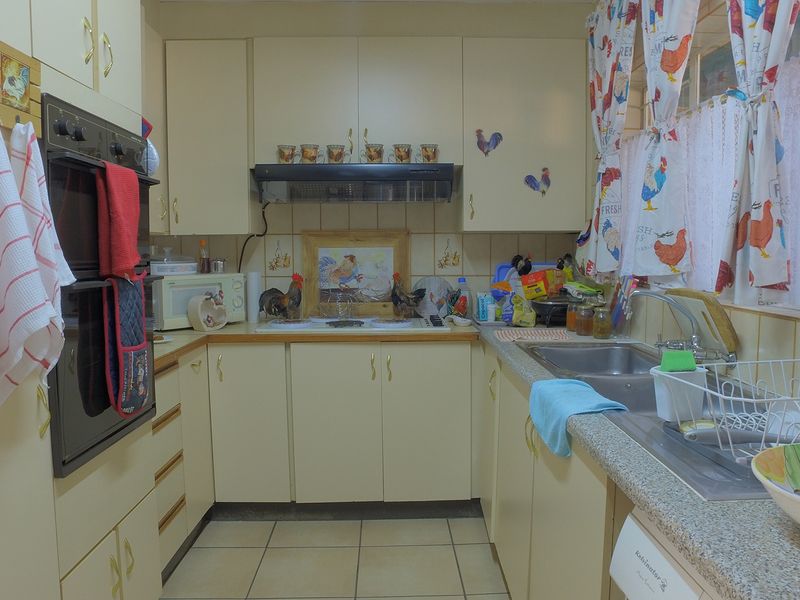 Duplex For Sale In Rustenburg - Photo 7