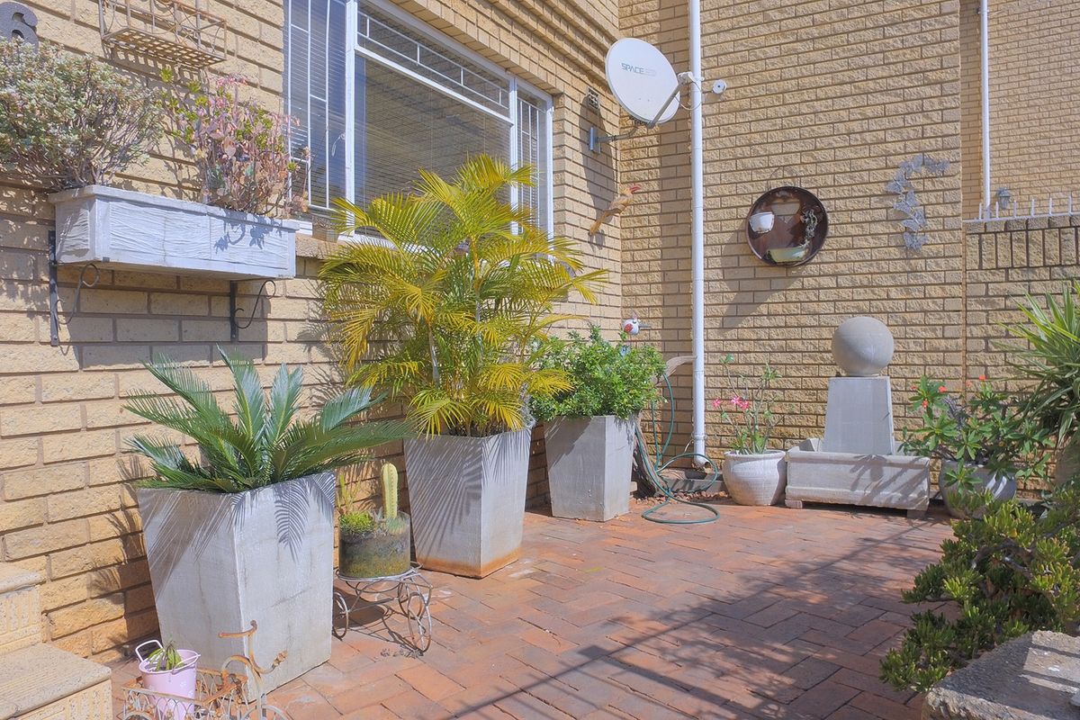 Duplex For Sale In Rustenburg - Photo 2