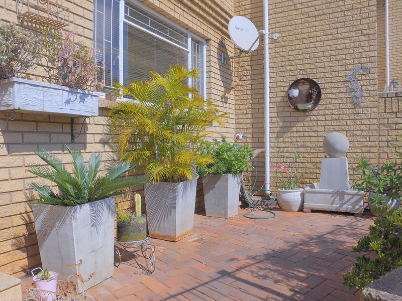 Duplex For Sale In Rustenburg - Photo 2