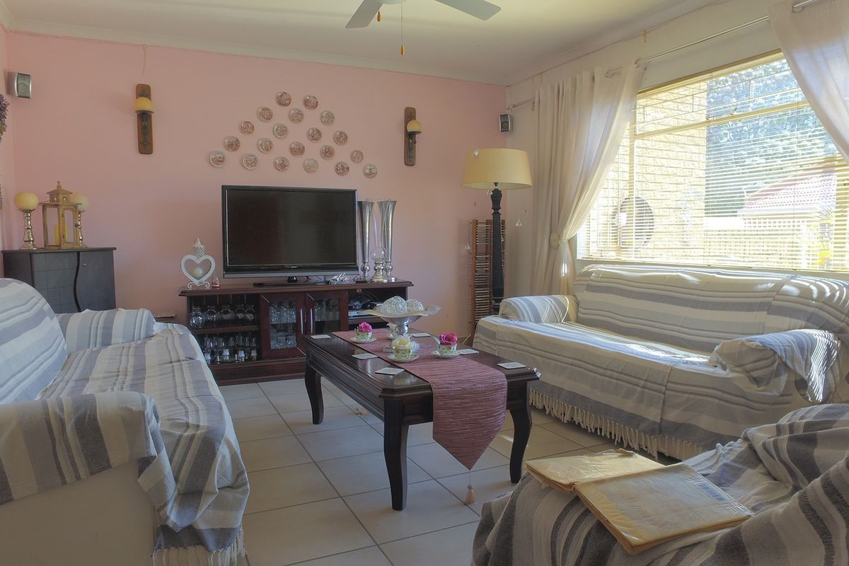 Duplex For Sale In Rustenburg - Photo 4